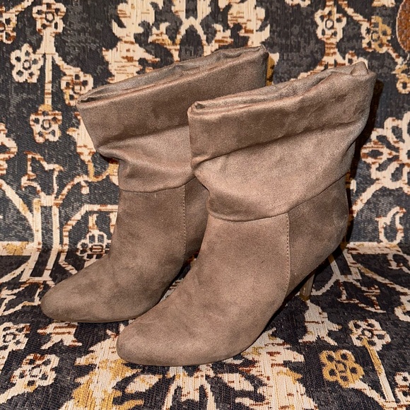 Olsenboye Slouch Ankle High Booties - Picture 5 of 6